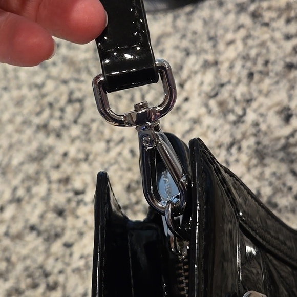 MICHAEL MICHAEL KORS VIVIANNE SM TZ MESSENGER PATENT LEATHER CROSSBODY BAG. NWT. - Picture 12 of 14